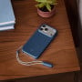 Etui Apple z Beats Kickstand z MagSafe i panelem sterowania aparatem MGTR4LL/A do iPhone 17 Pro Max - Granitowy granat